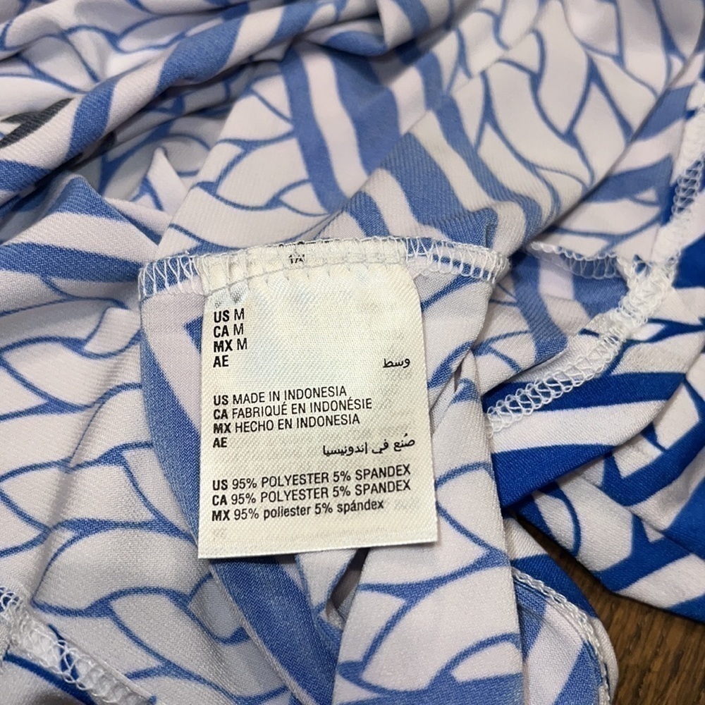 NWT Charter Club silky white and blue button up blouse cap sleeves size medium - Picture 5 of 6
